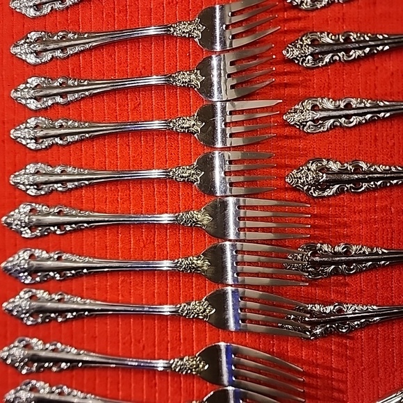 Wallace Set 18/10 Stainless Steel Flatware 27 Piece - Picture 3 of 6